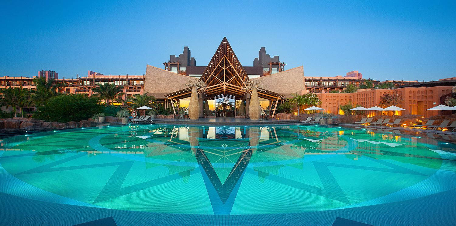  Vista del edificio principal del hotel Lopesan Baobab Resort 